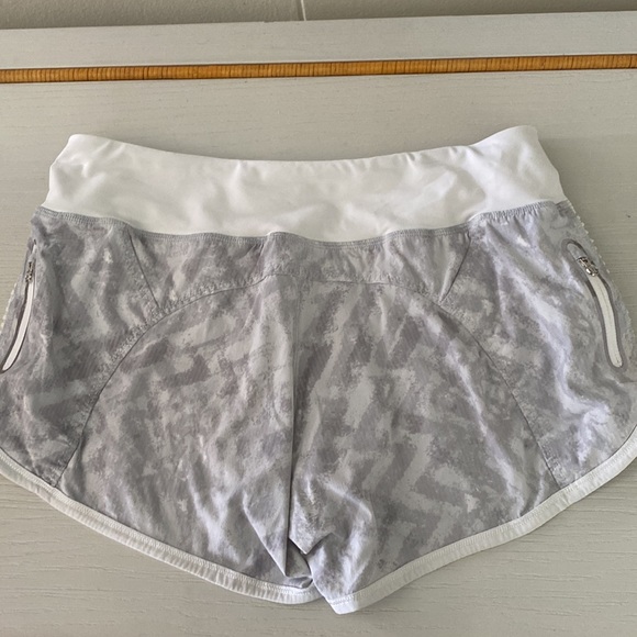 Lululemon - Picture 2 of 2